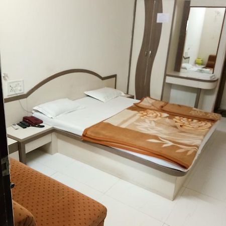 Hotel Sudarshan Nāthdwāra Extérieur photo