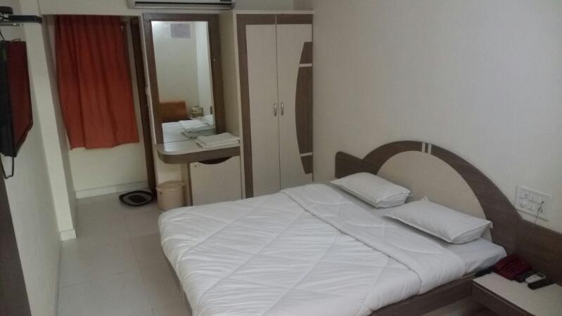 Hotel Sudarshan Nāthdwāra Extérieur photo