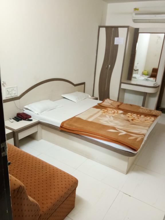 Hotel Sudarshan Nāthdwāra Extérieur photo
