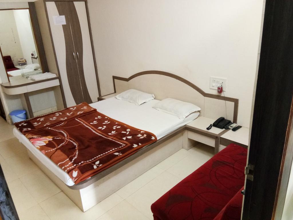 Hotel Sudarshan Nāthdwāra Extérieur photo